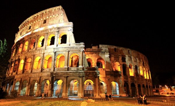 Colisée de Rome la nuit