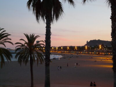 coucher de soleil plage à barcelone