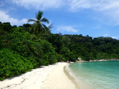 Plage déserte aux îles Perhentian