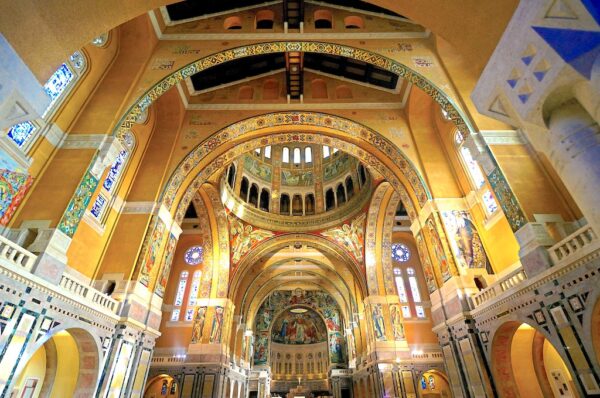 Basilique Saint-Thérèse de Lisieux en Normandie