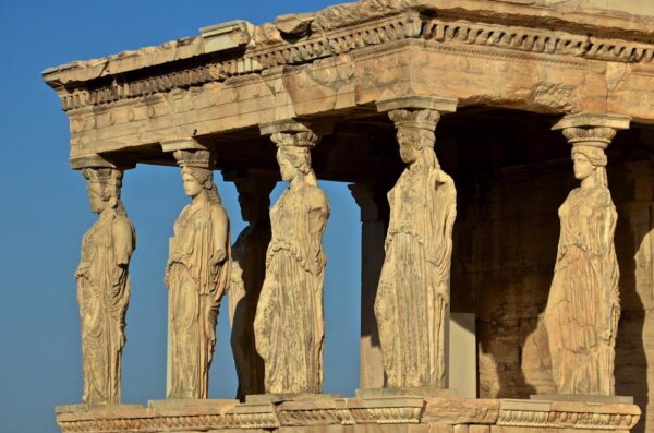 Caryatides sur l'Acropole d'Athènes