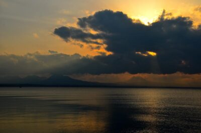 Coucher de soleil à Loutraki en Grèce