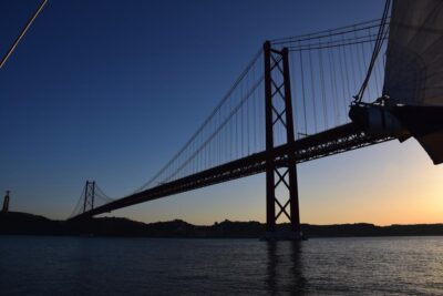 Balade en voilier au coucher de soleil à Lisbonne
