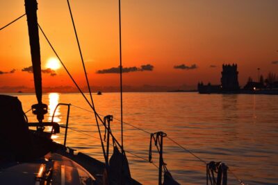 Coucher de soleil depuis le voilier à Lisbonne