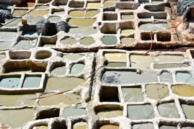 Bac de chaux aux tanneries de Fès