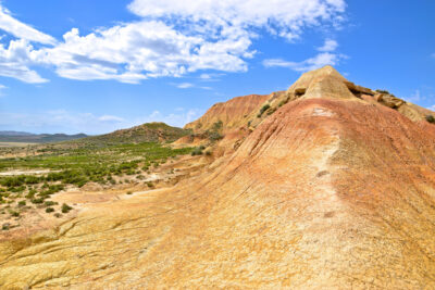 Mélange de couleurs dans le désert des Bardenas Reales