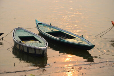 Barques sur le Gange