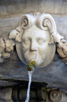Fontaine dans les rues de Palerme