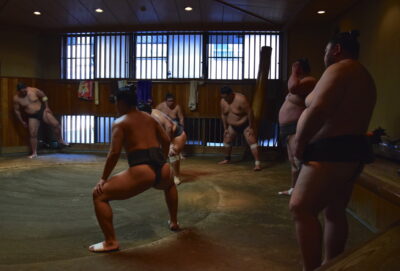 Entraînement de sumo à Tokyo