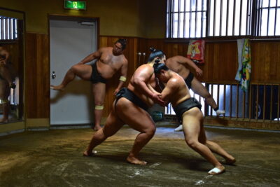 Entraînement de sumo à Tokyo