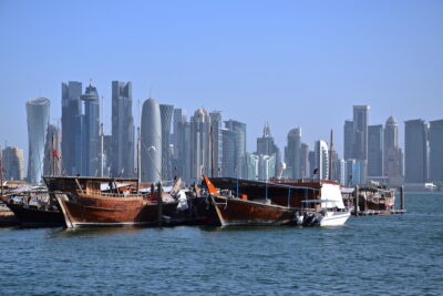 Bateaux et skyline à Doha