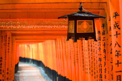 Lanterne et torii