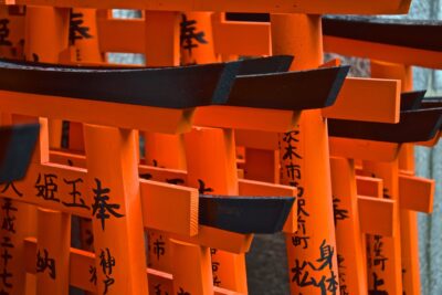 Offrandes de mini torii à Kyoto