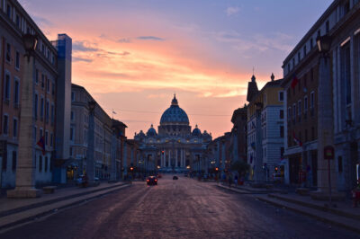 Coucher de soleil sur la basilique Saint-Pierre