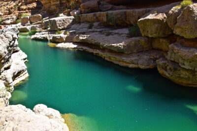 Bassin d'eau dans le wadi Shab, Oman