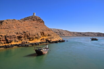 Dhow & falaise à Sour, Oman