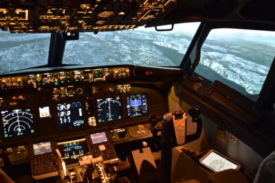 Cockpit d'un simulateur de Boeing 737