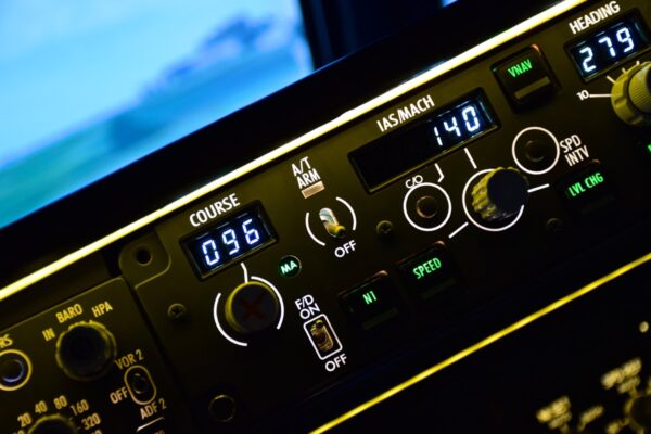 Cockpit d'un simulateur de Boeing 737