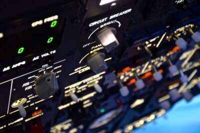 Cockpit d'un simulateur de Boeing 737