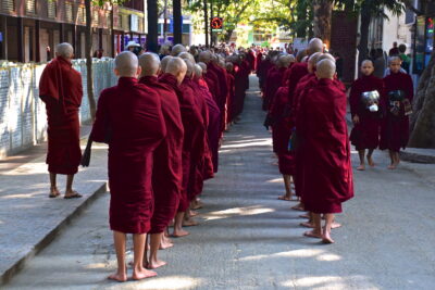 Bonzes au monastère Mahagandayon - Mandalay