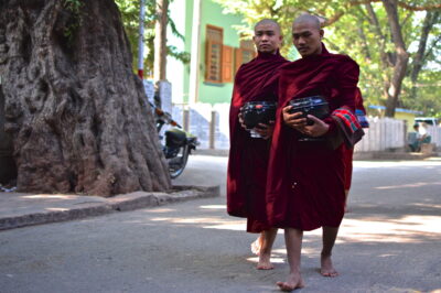 Bonzes au monastère Mahagandayon - Mandalay