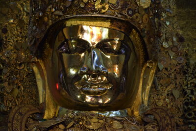 Bouddha Mahamuni à Mandalay