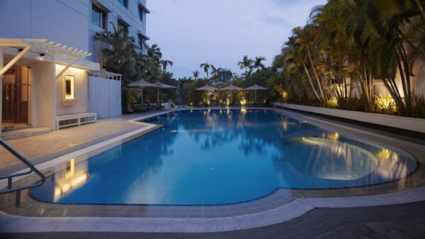 Piscine du Sule Shangri-La à Yangon