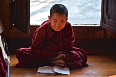 Jeune bonze dans un monastère