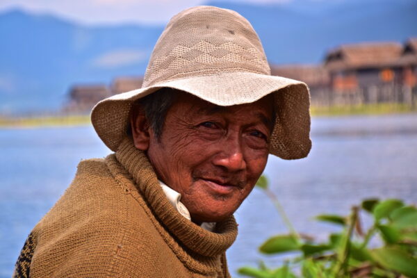 portrait-pecheur-lac-inle-birmanie