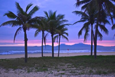 Sunrise depuis la plage du Nam Hai hotel