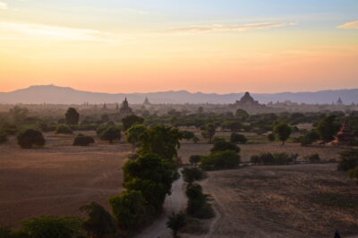 Sunset depuis la pagode Pya Tha Da de Bagan