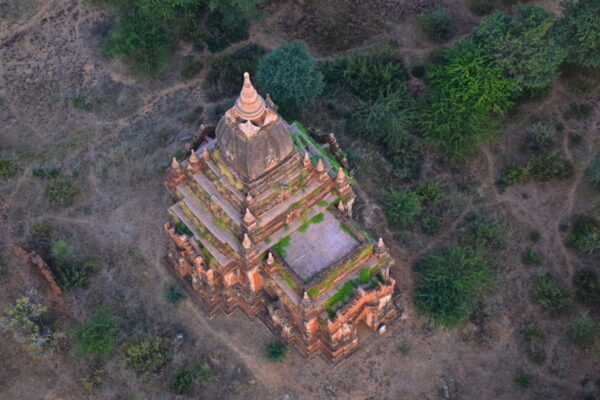 Survol d'une pagode