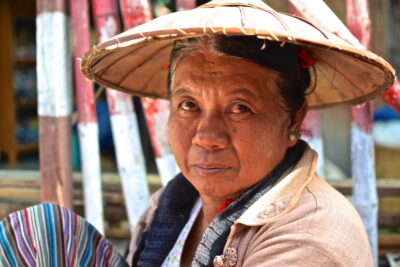 Vendeuse sur un marché du lac Inle