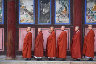 Fin de prière au temple Haeinsa