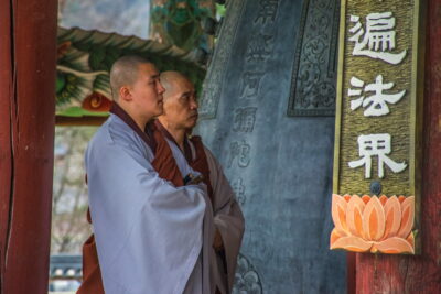 Bonzes dans le temple Haeinsa