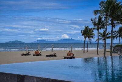 Piscine à débordement au Nam Hai Hotel