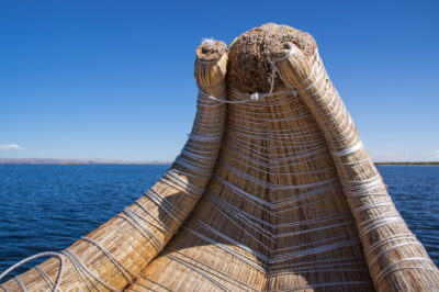 Bateau traditionnel des Uros