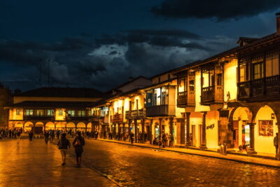 Plaza de Armas de nuit à Cusco