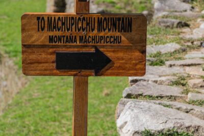 Chemin de l'ascension de la montagne Machu Picchu