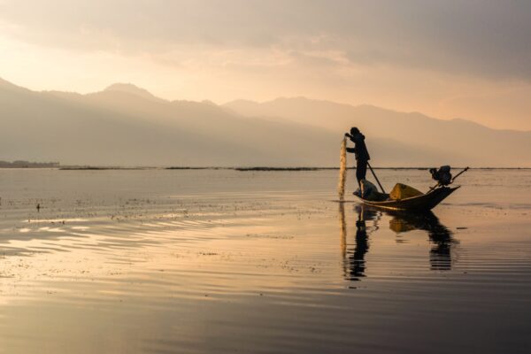 Brume matinale sur le lac Inle