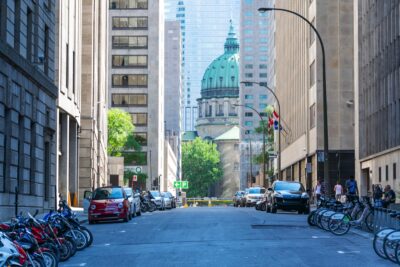 Dans une rue de Montréal