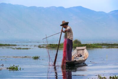 Pêche au filet sur le lac Inle