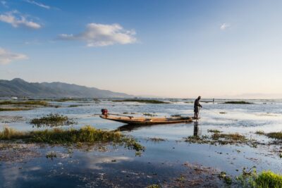 Fin de journée sur le lac Inle en Birmanie