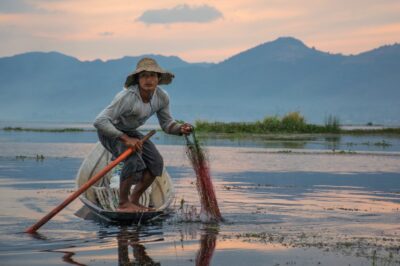 Pêche au filet sur le lac Inle