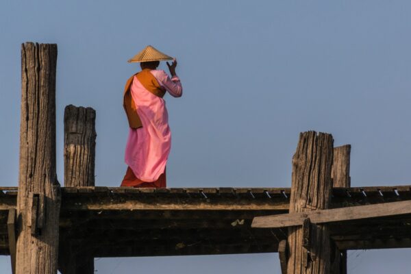 Nonne sur le pont U Bein