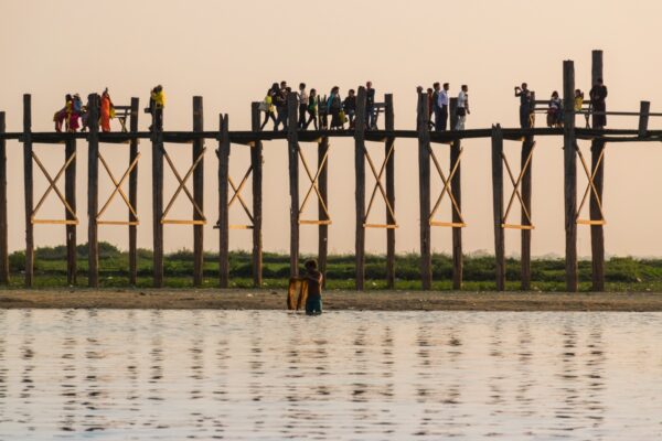 Pont U Bein depuis le lac