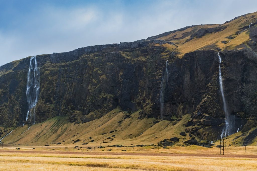 Cascades en bord de route en Islande