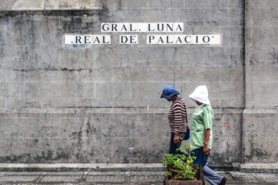 Dans une rue d'Intramuros à Manille