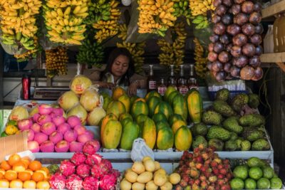 Vendeuse de fruits aux Philippines
