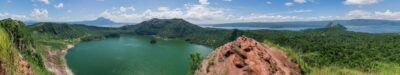 Panorama au sommet de Volcano Island dans le volcan Taal